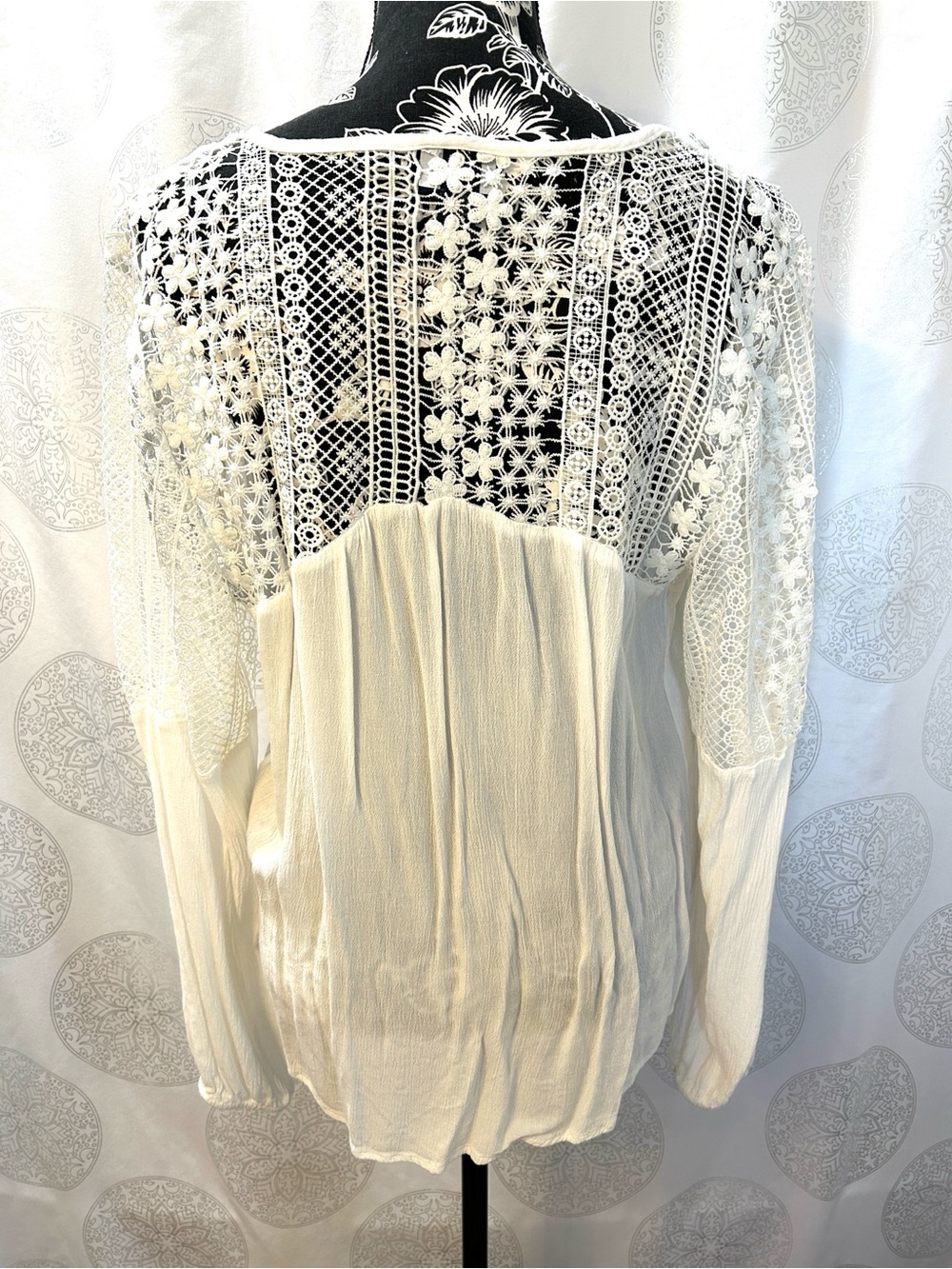 The Buckle Daytrip White Lace Detail Button Front Tie Boho Top Women Large L - Picture 3 of 9